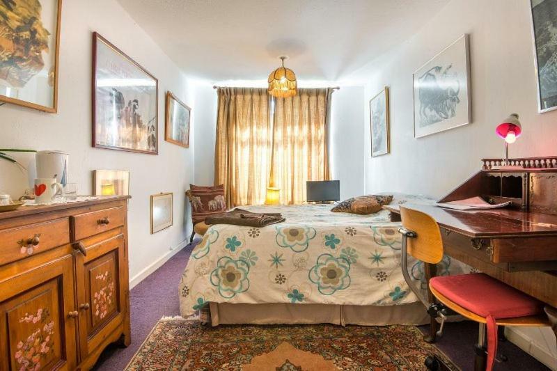 Chiswick Riviera With Free Parking Bed & Breakfast Лондон Екстериор снимка