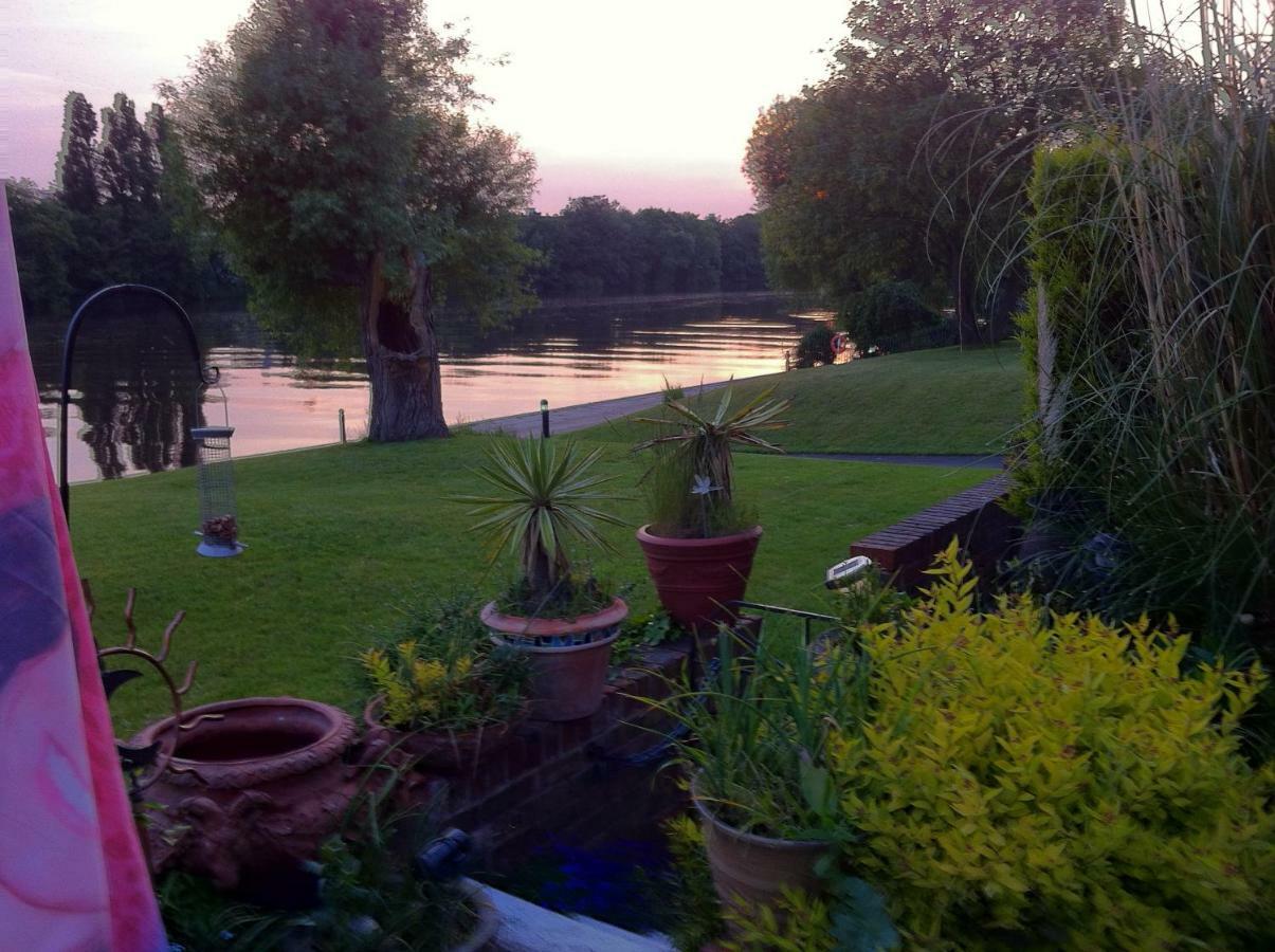 Chiswick Riviera With Free Parking Bed & Breakfast Лондон Екстериор снимка