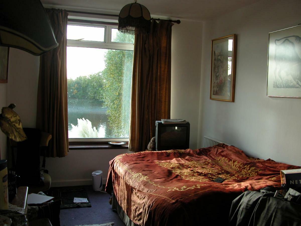 Chiswick Riviera With Free Parking Bed & Breakfast Лондон Екстериор снимка
